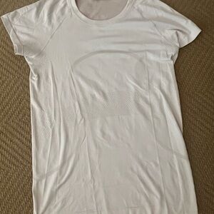 Lululemon Athletica Cream Fitted Short Sleeve Tee
